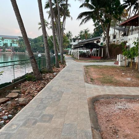Jaladarshini Lakeside Gardens Coulão Exterior foto